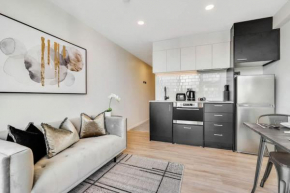 Inner City Apartment Near Skytower-Pool Gym Sauna